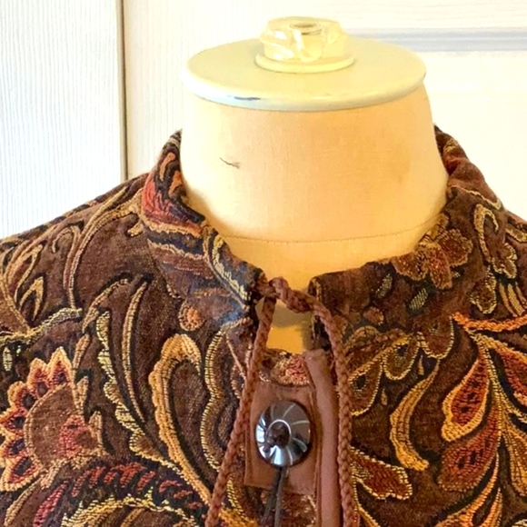 Flashback, Vintage Tapestry Brocade Jacket in Earth Tones- Medium - Picture 6 of 9